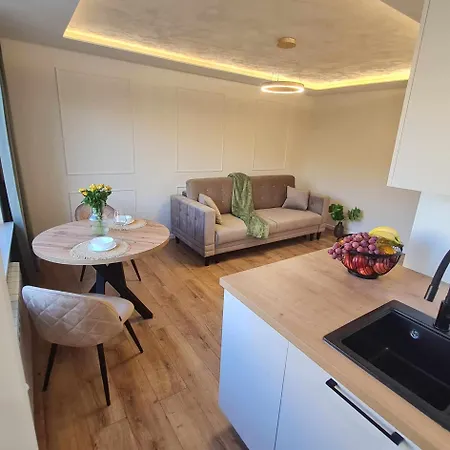 Pod Lasem Apartment *